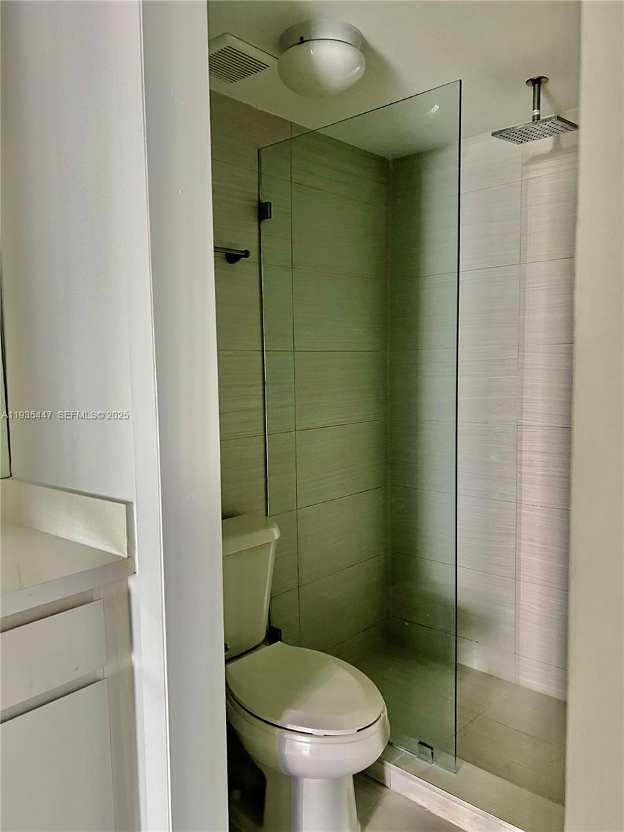 395 NE 21st St # 303