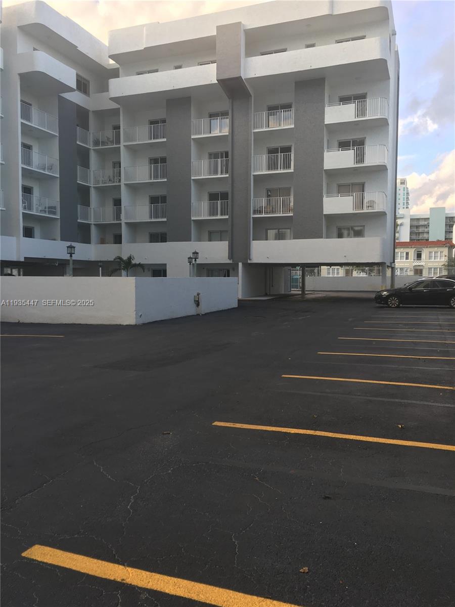 395 NE 21st St # 303