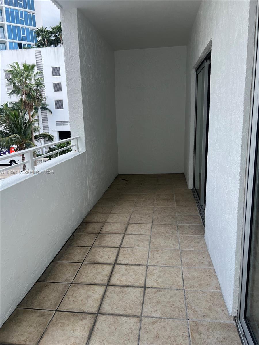 395 NE 21st St # 303