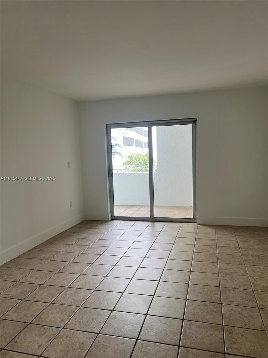 395 NE 21st St # 303