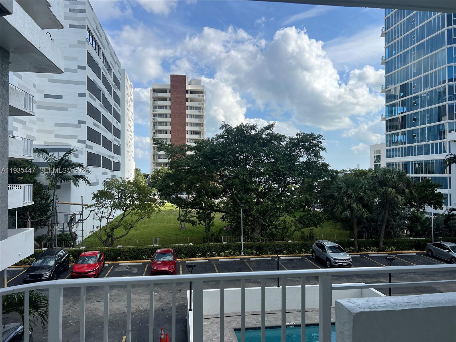 395 NE 21st St # 303