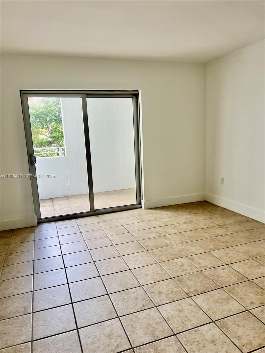 395 NE 21st St # 303