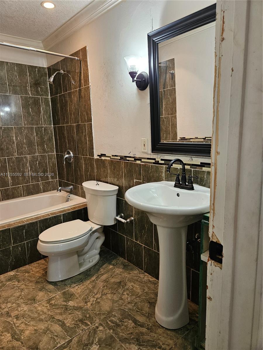 7601 Kimberly Blvd Unit: Main