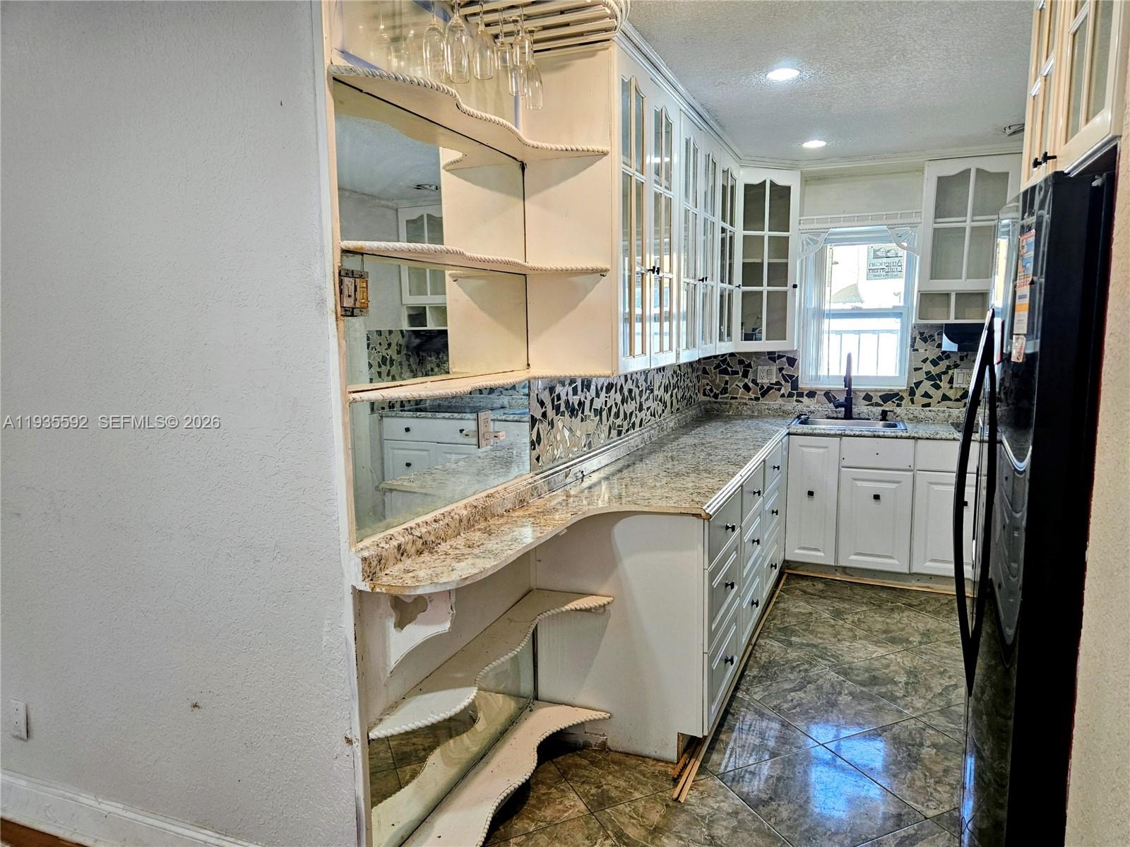 7601 Kimberly Blvd Unit: Main