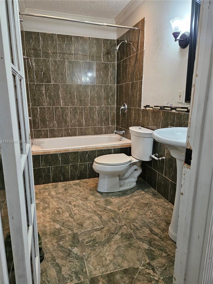 7601 Kimberly Blvd Unit: Main