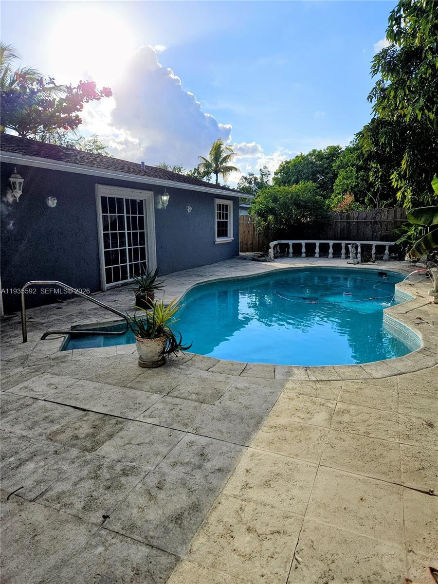 7601 Kimberly Blvd Unit: Main