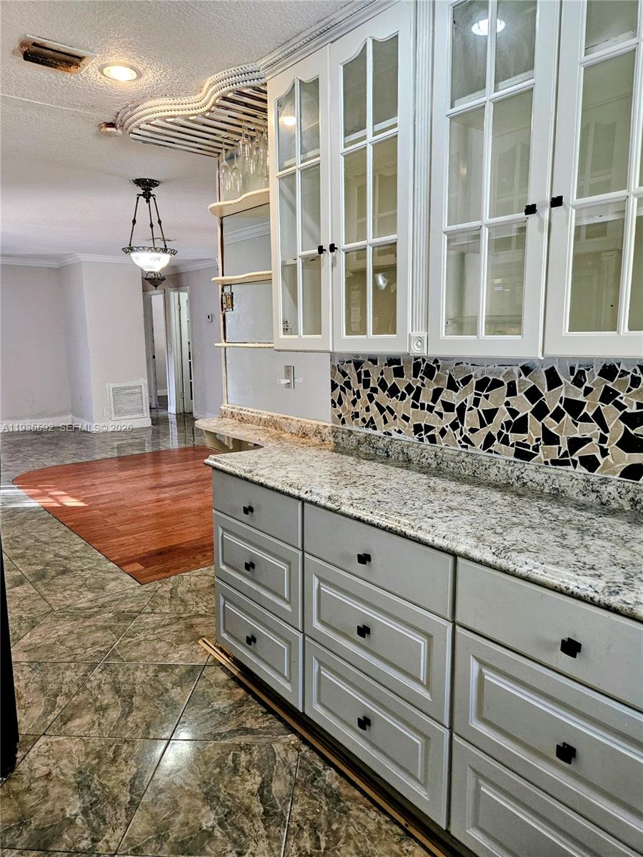 7601 Kimberly Blvd Unit: Main