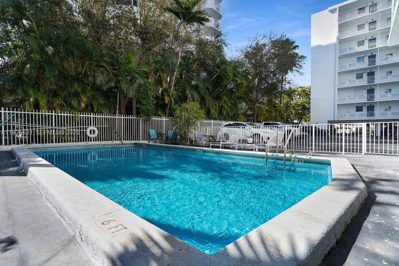 1340 Lincoln Rd # 807