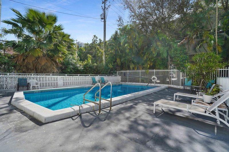 1340 Lincoln Rd # 807