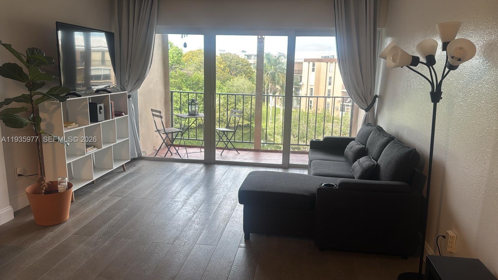 8897 Fontainebleau Blvd # 408