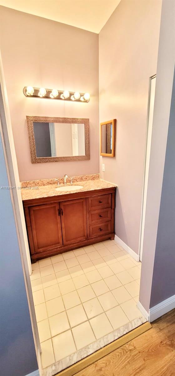 1005 NE 42nd Pl