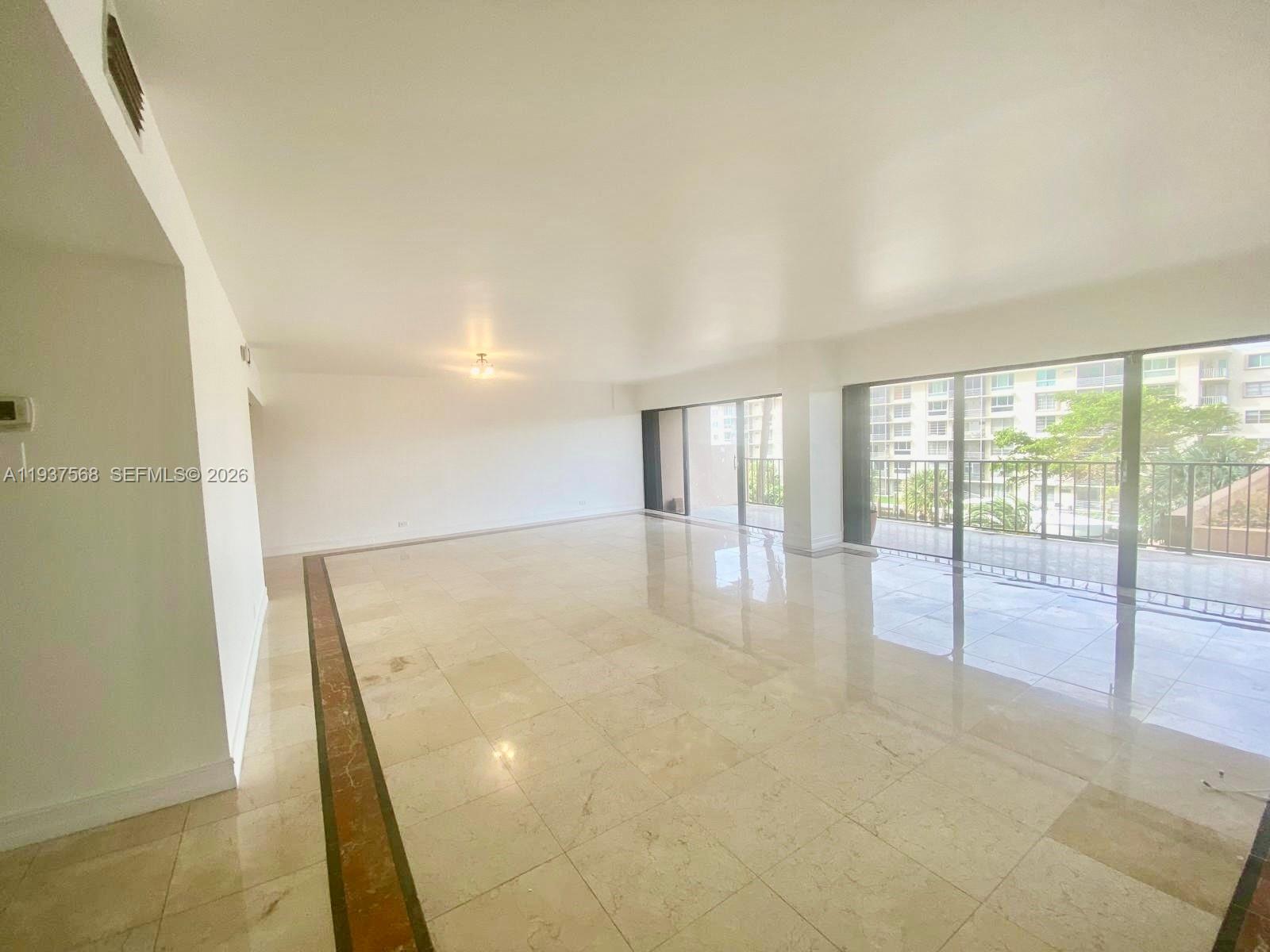 1800 NE 114th St # 411