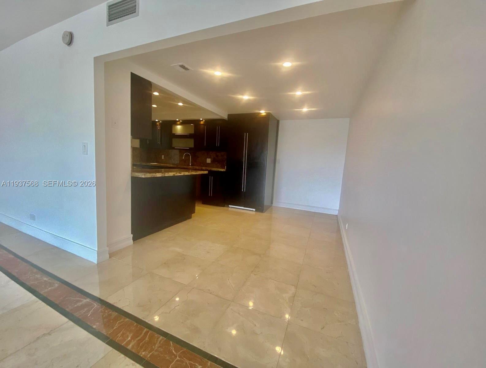 1800 NE 114th St # 411