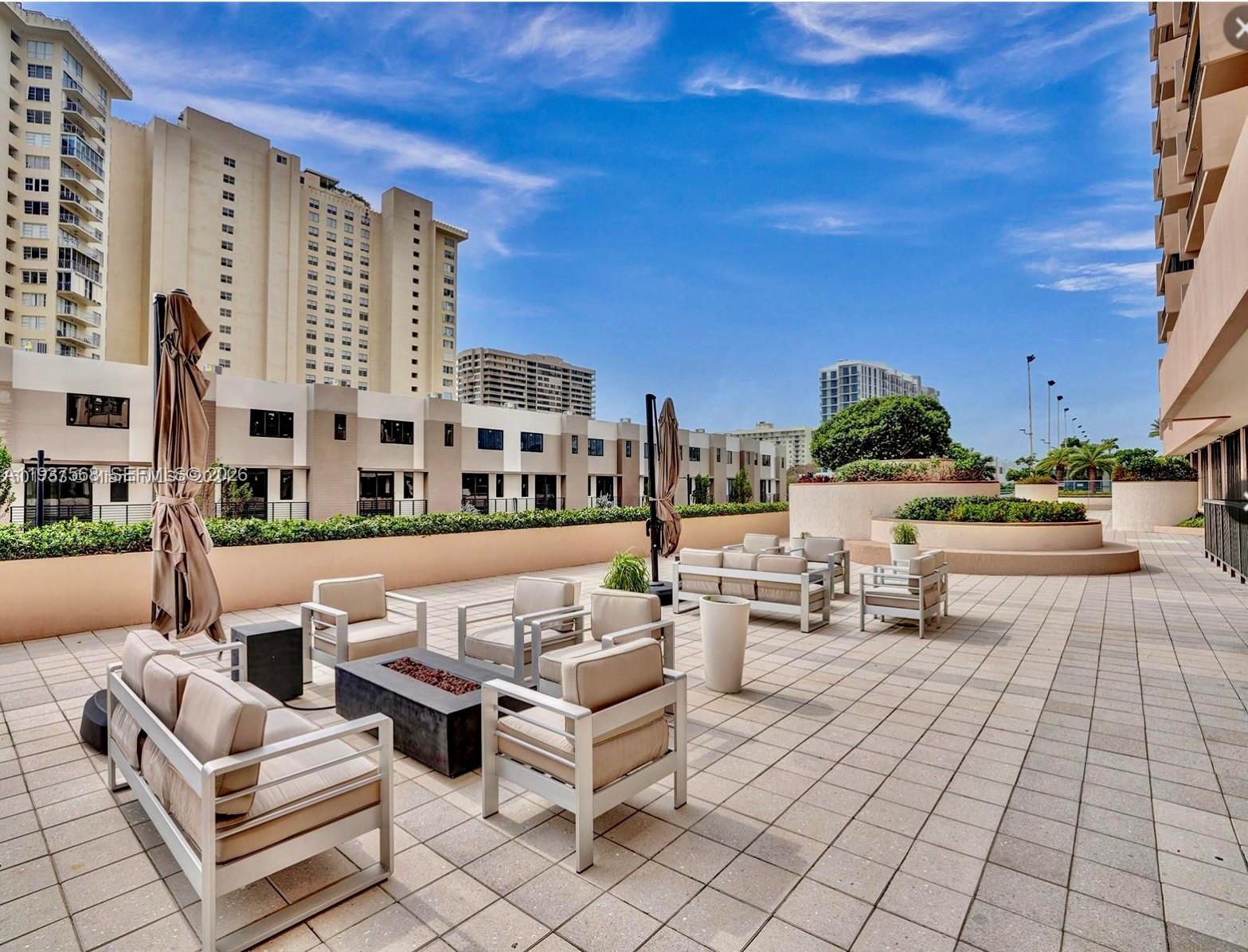 1800 NE 114th St # 411