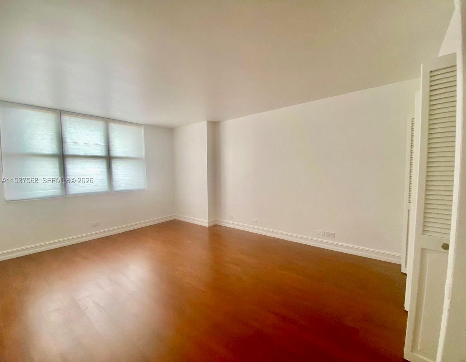 1800 NE 114th St # 411