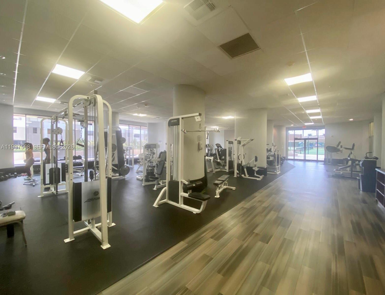 1800 NE 114th St # 411