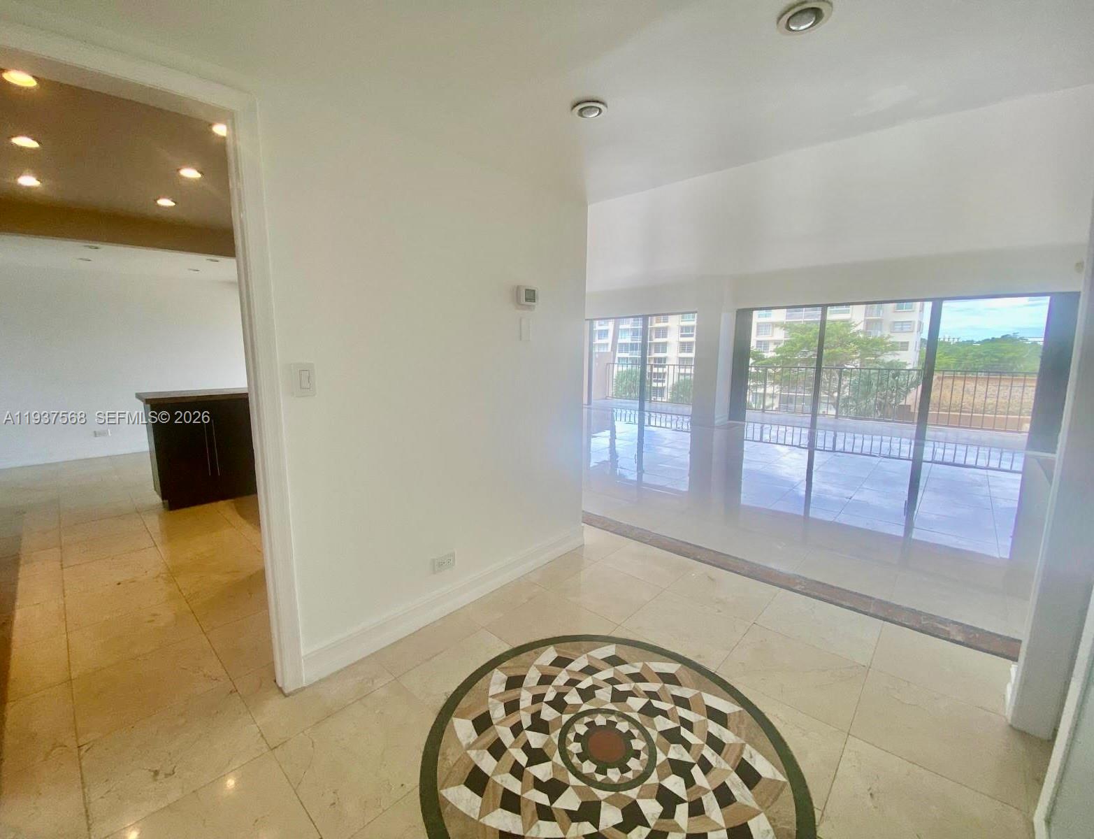 1800 NE 114th St # 411