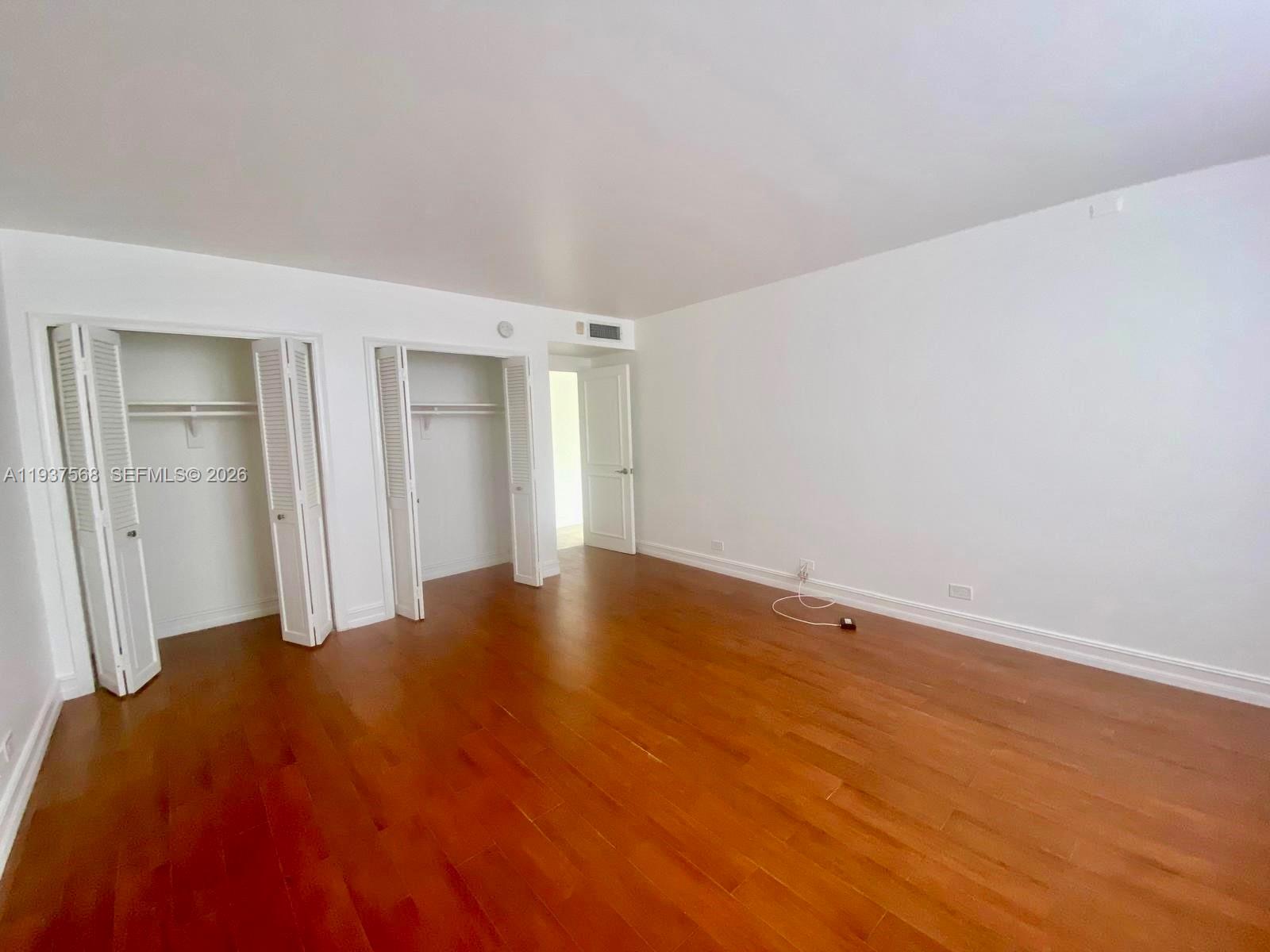 1800 NE 114th St # 411