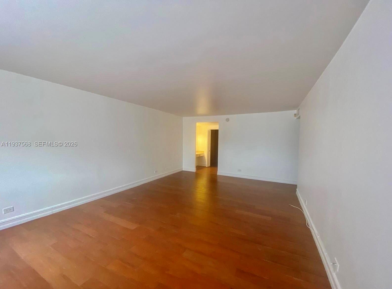 1800 NE 114th St # 411