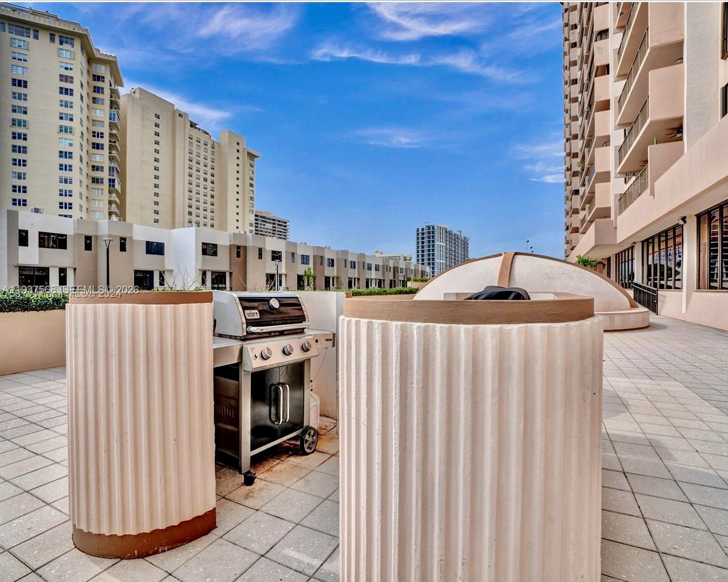 1800 NE 114th St # 411