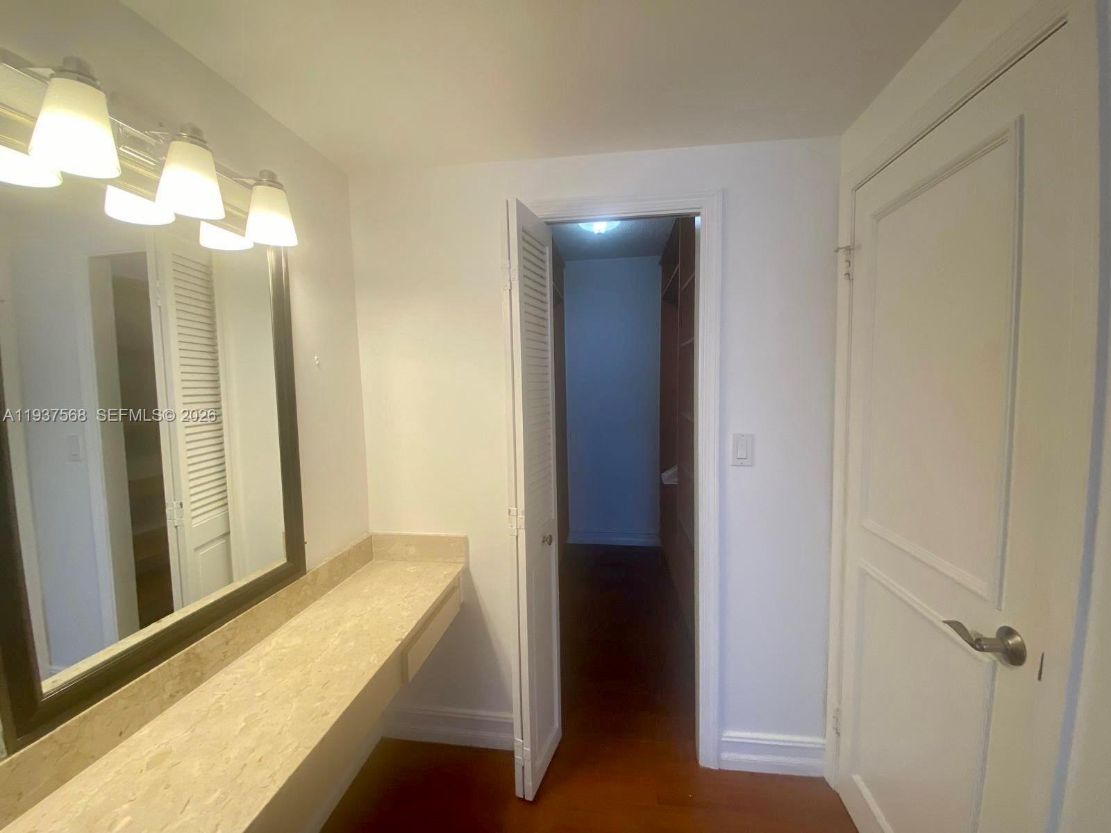 1800 NE 114th St # 411