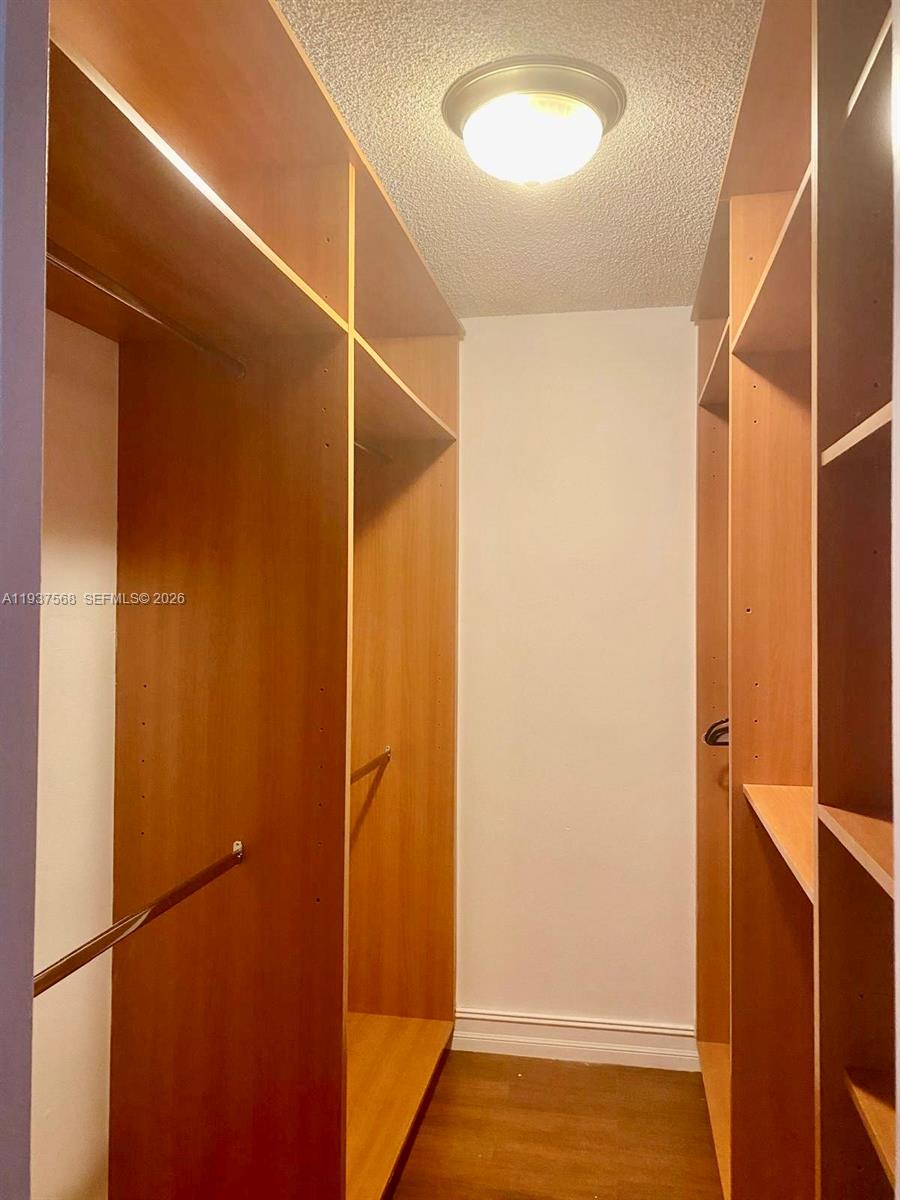 1800 NE 114th St # 411