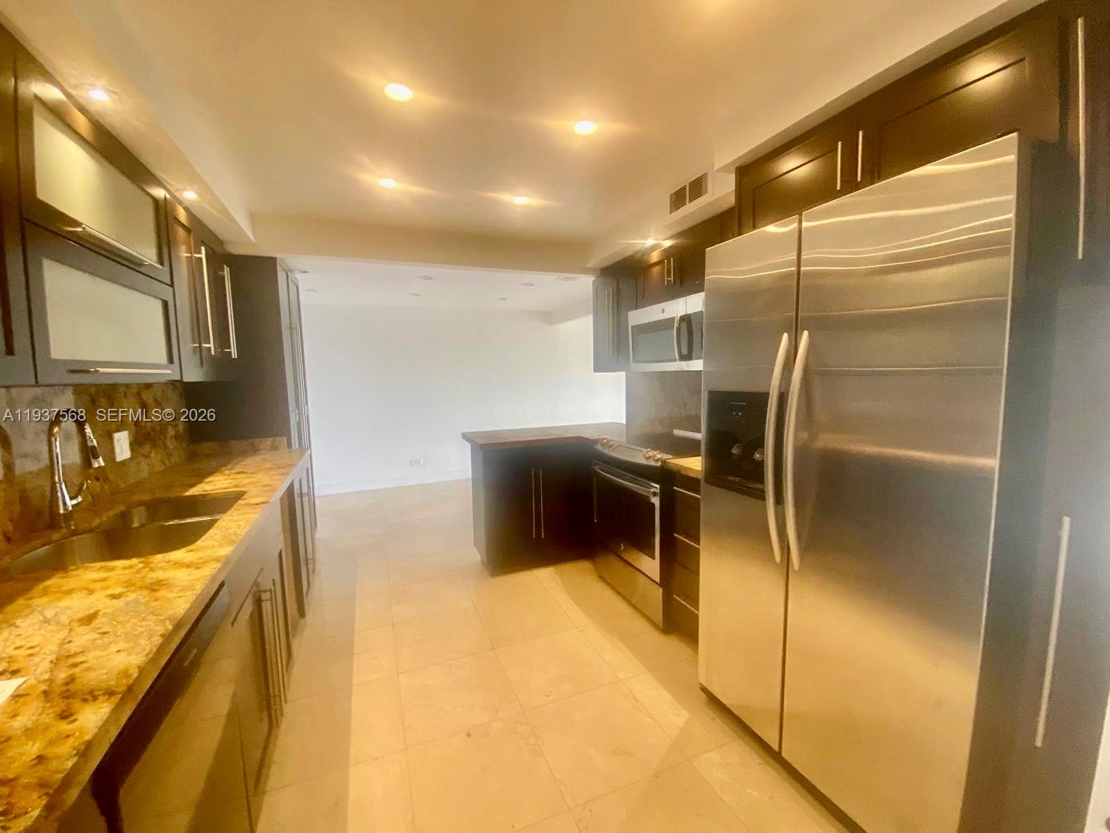 1800 NE 114th St # 411