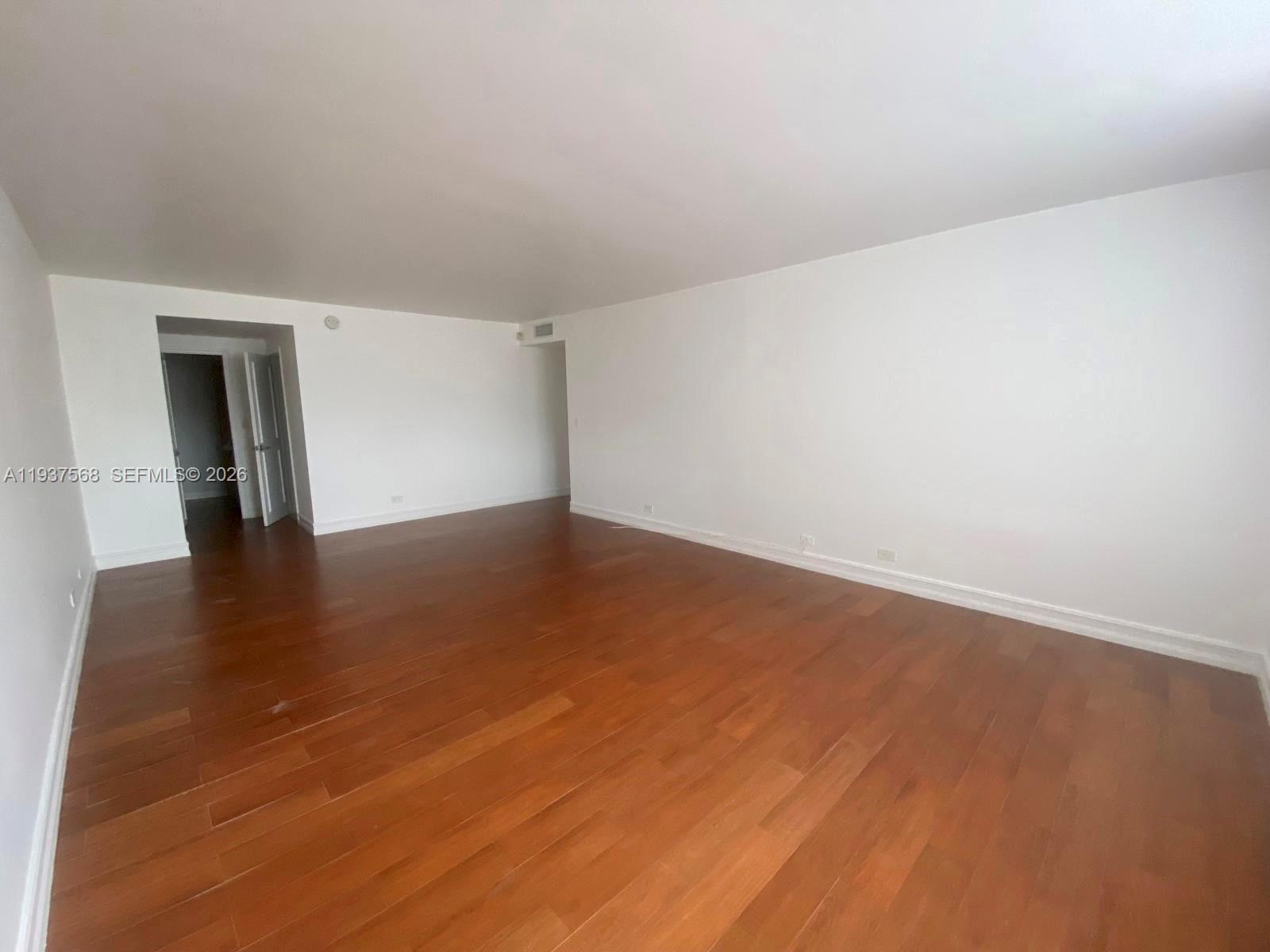 1800 NE 114th St # 411