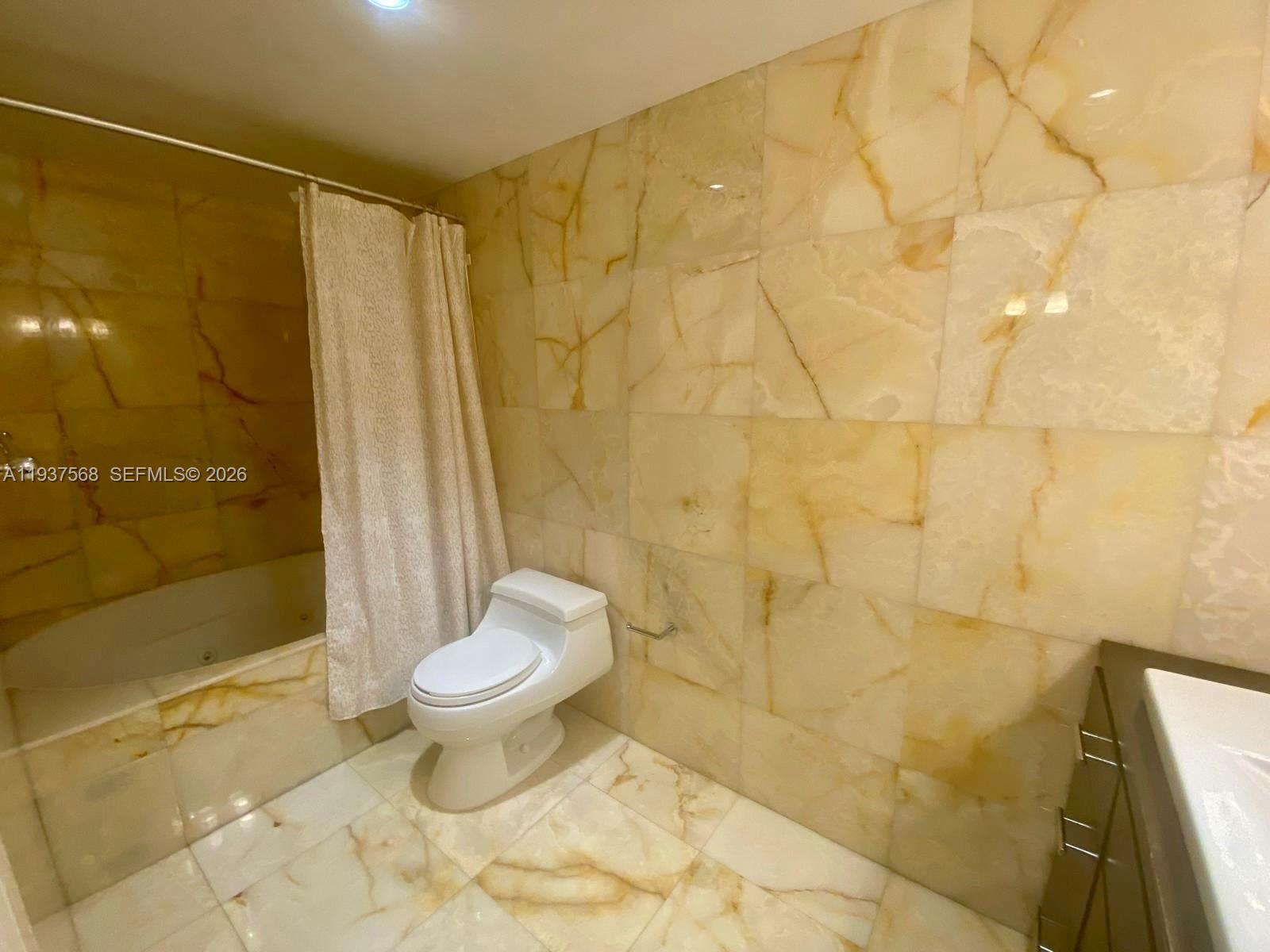 1800 NE 114th St # 411