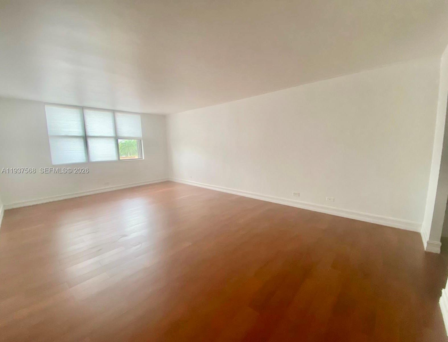 1800 NE 114th St # 411