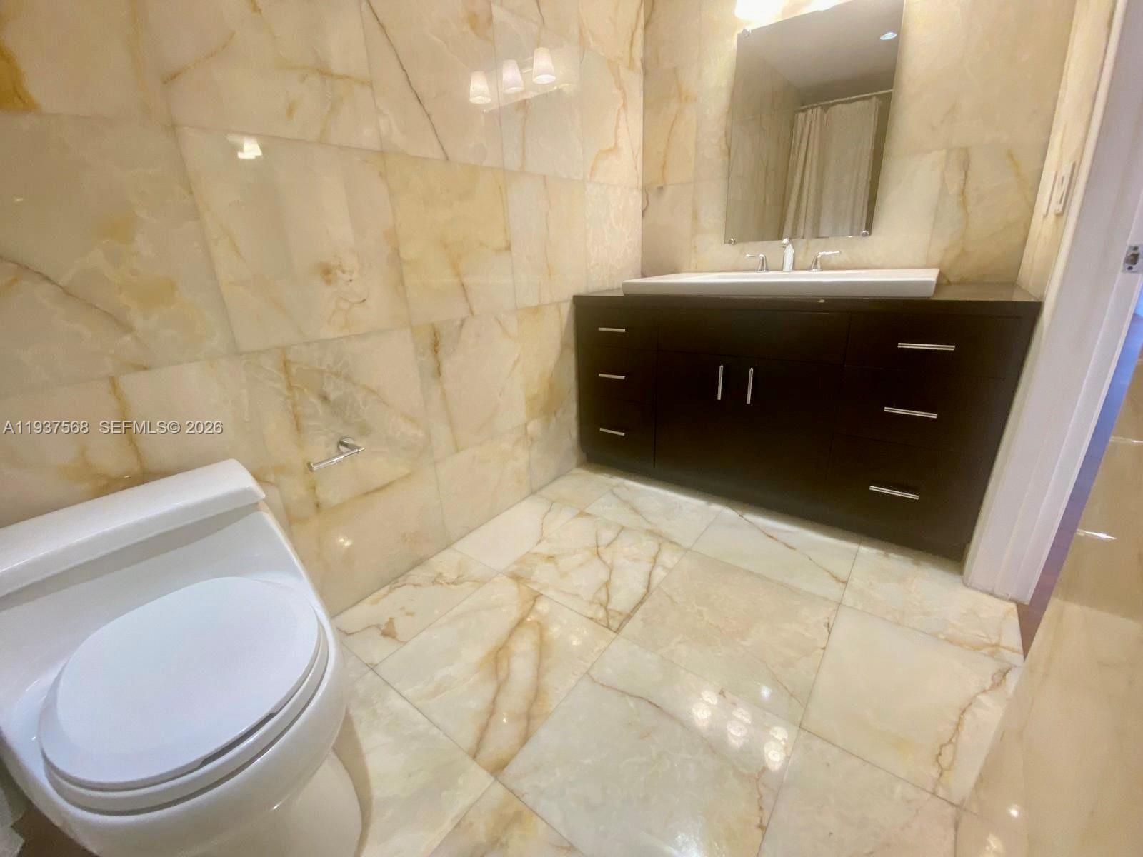 1800 NE 114th St # 411