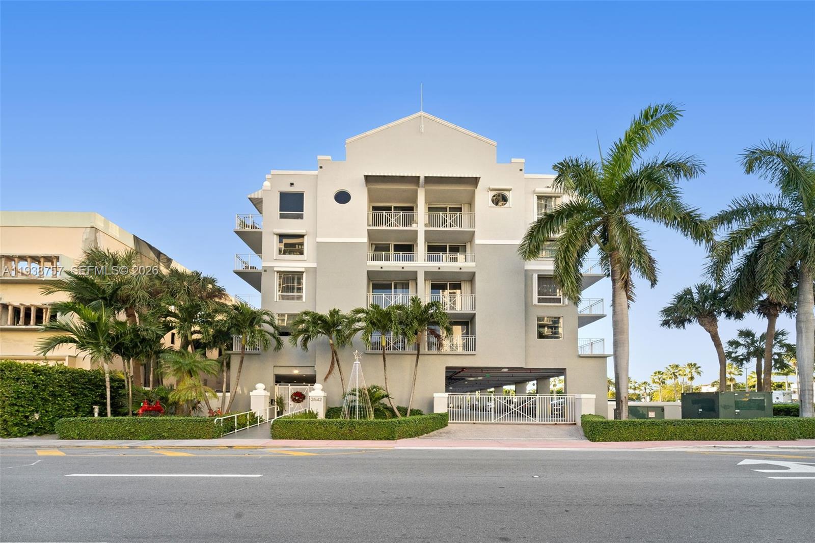 2642 Collins Ave # 309