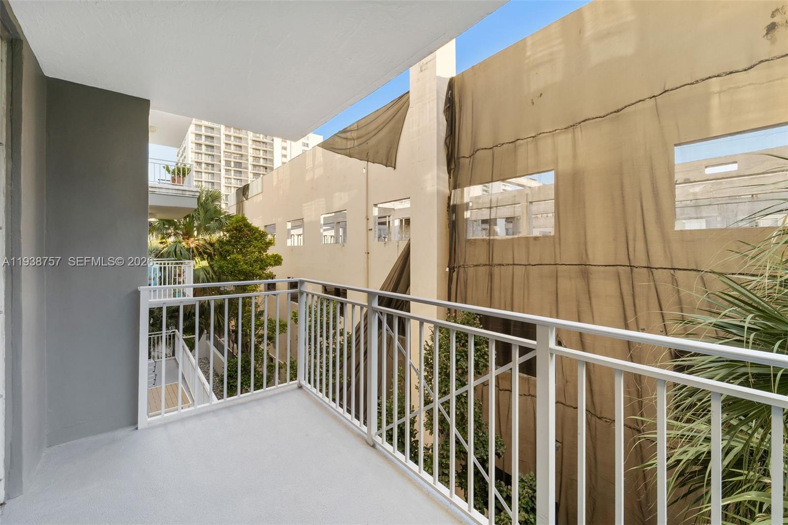 2642 Collins Ave # 309