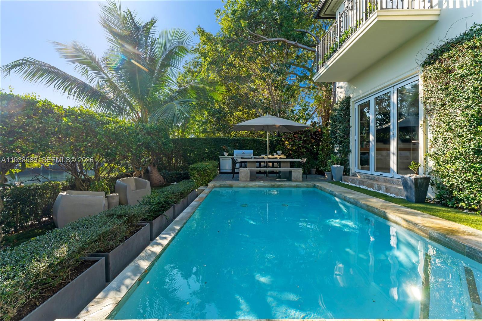 4819 University Drive # 4819