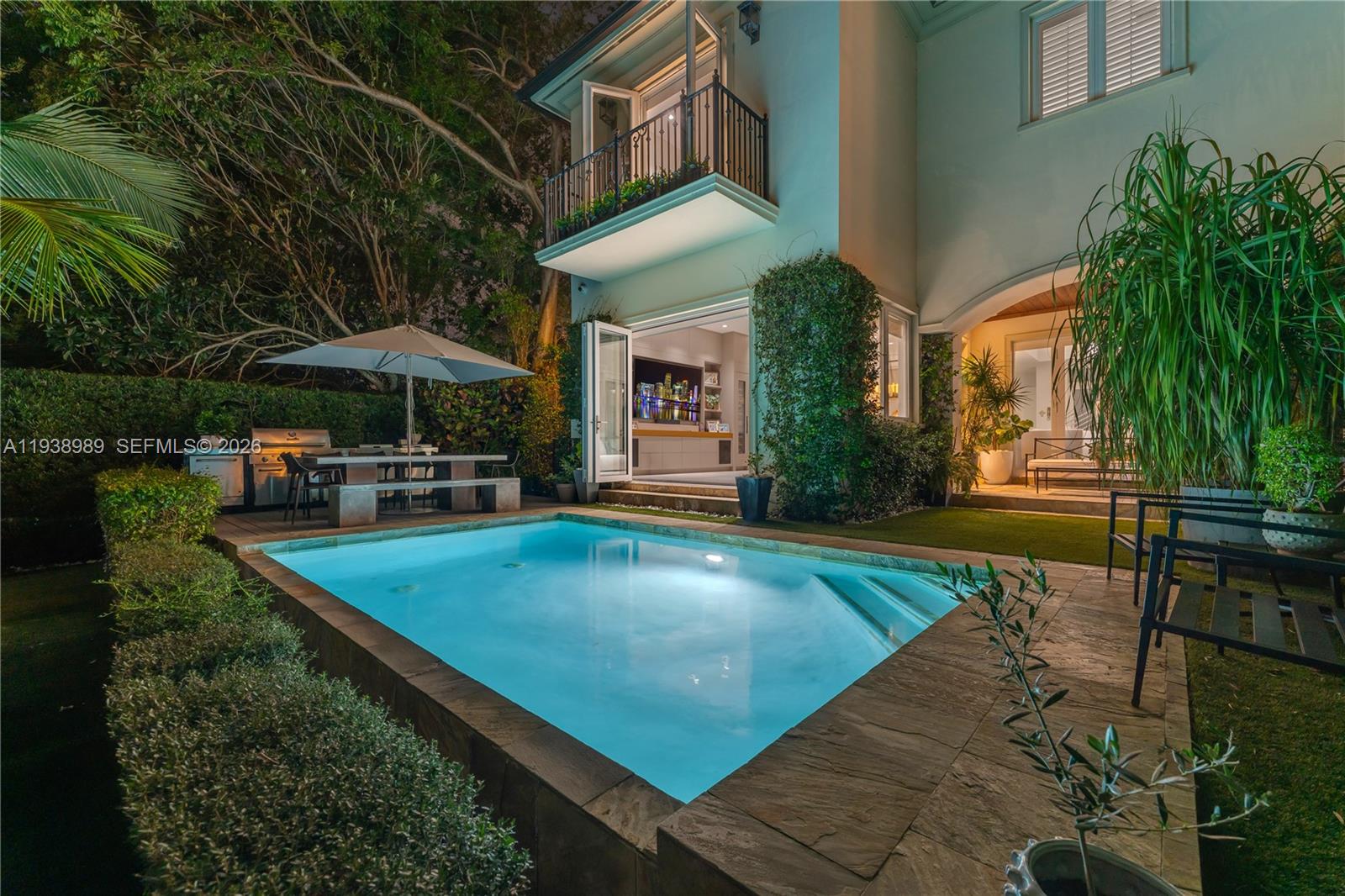 4819 University Drive # 4819