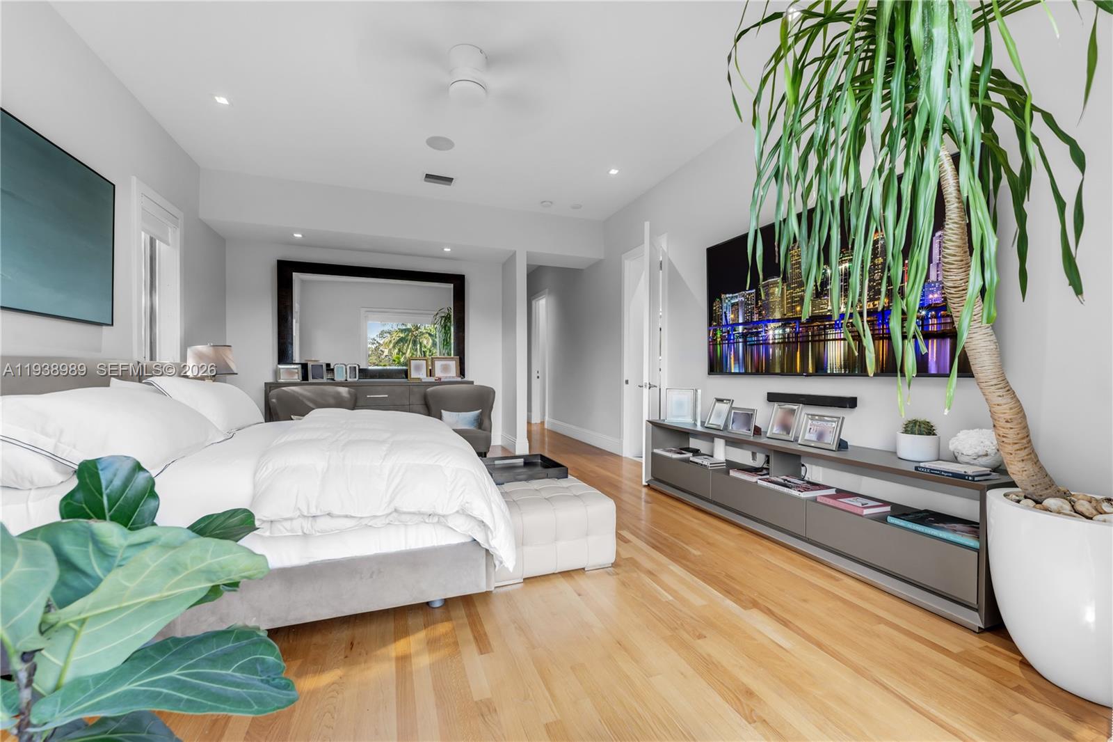 4819 University Drive # 4819