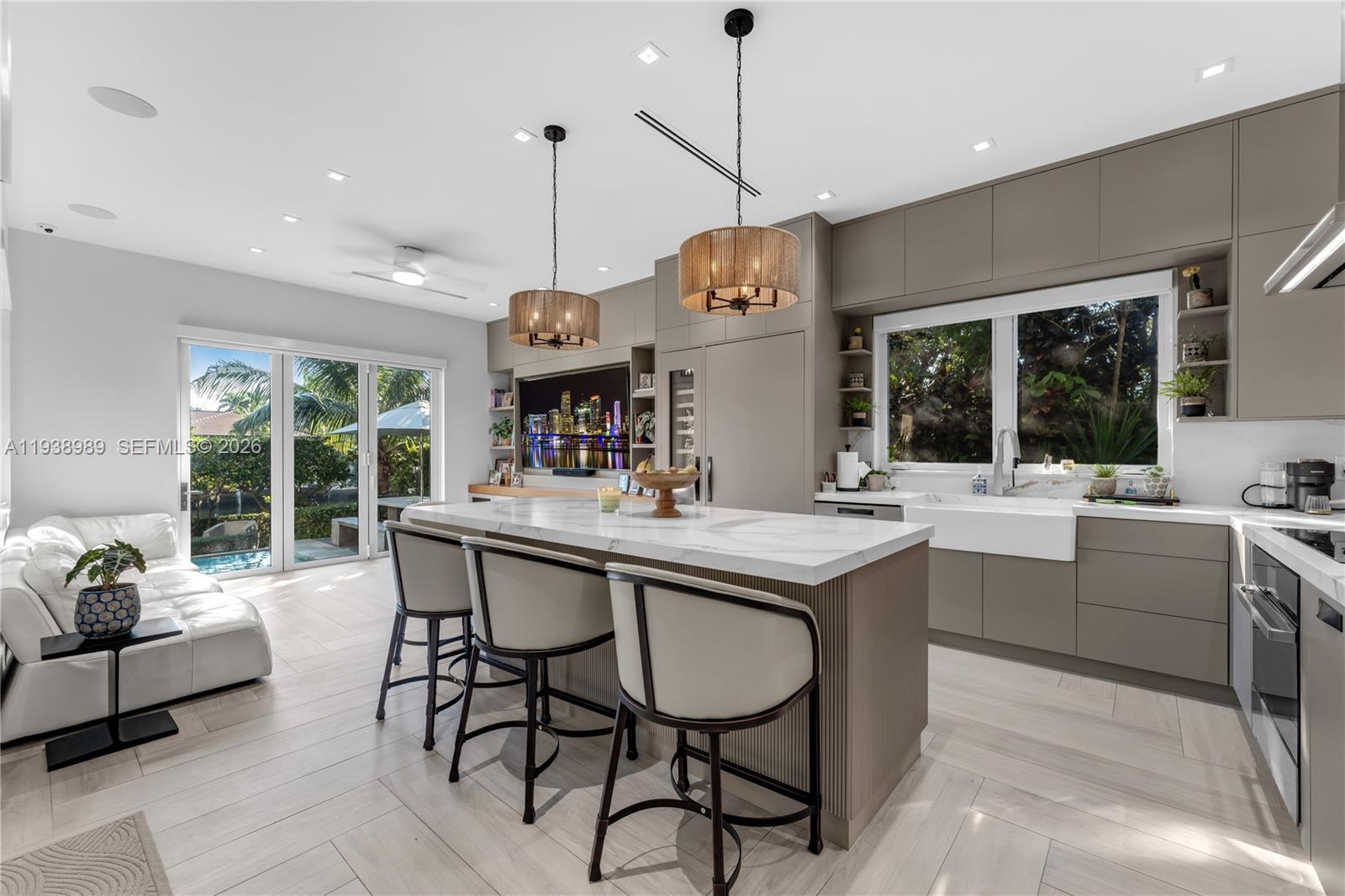 4819 University Drive # 4819