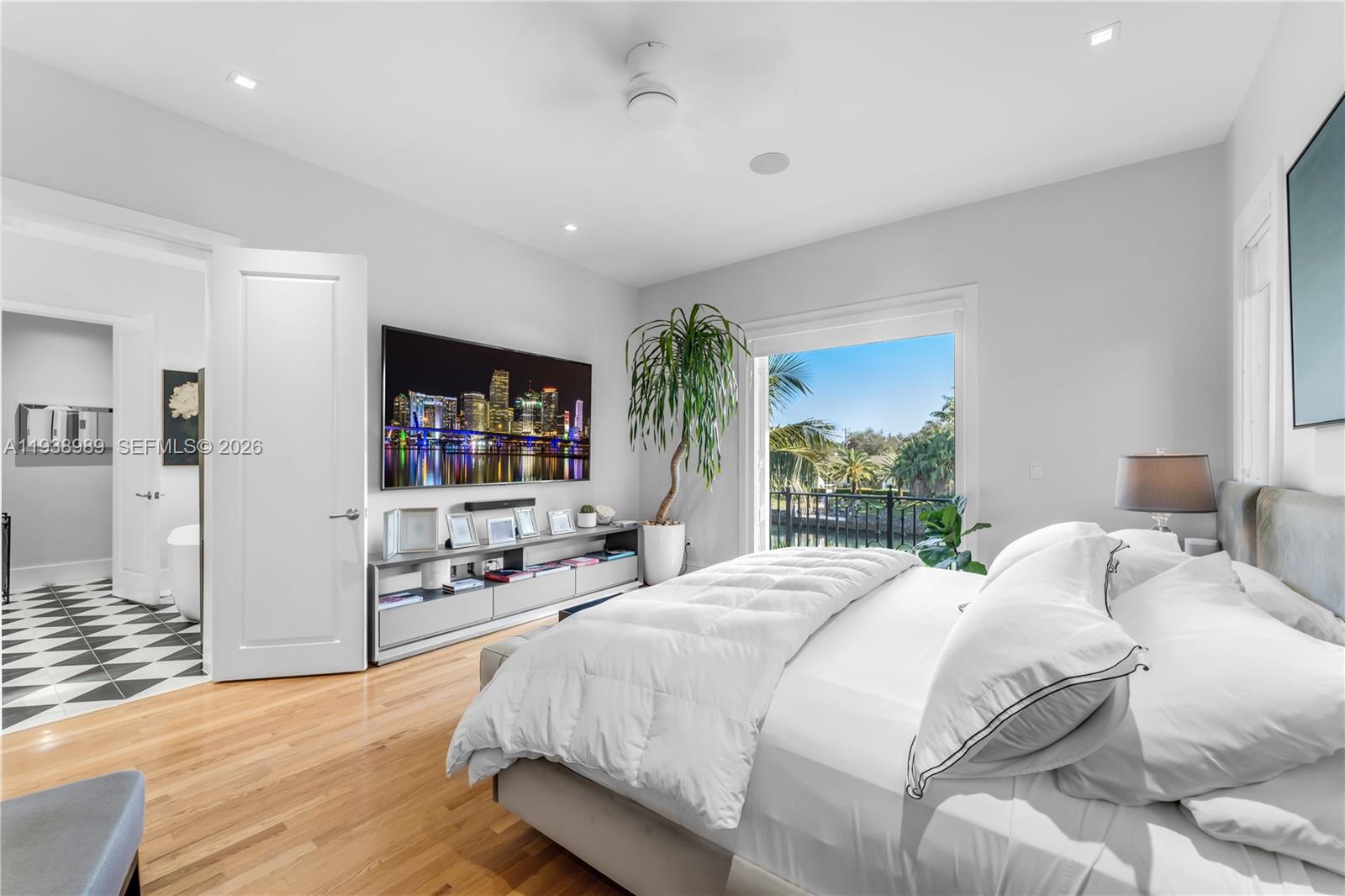 4819 University Drive # 4819