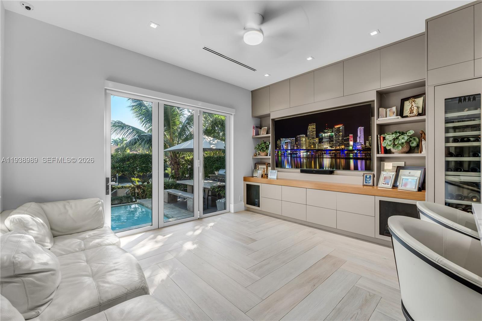 4819 University Drive # 4819