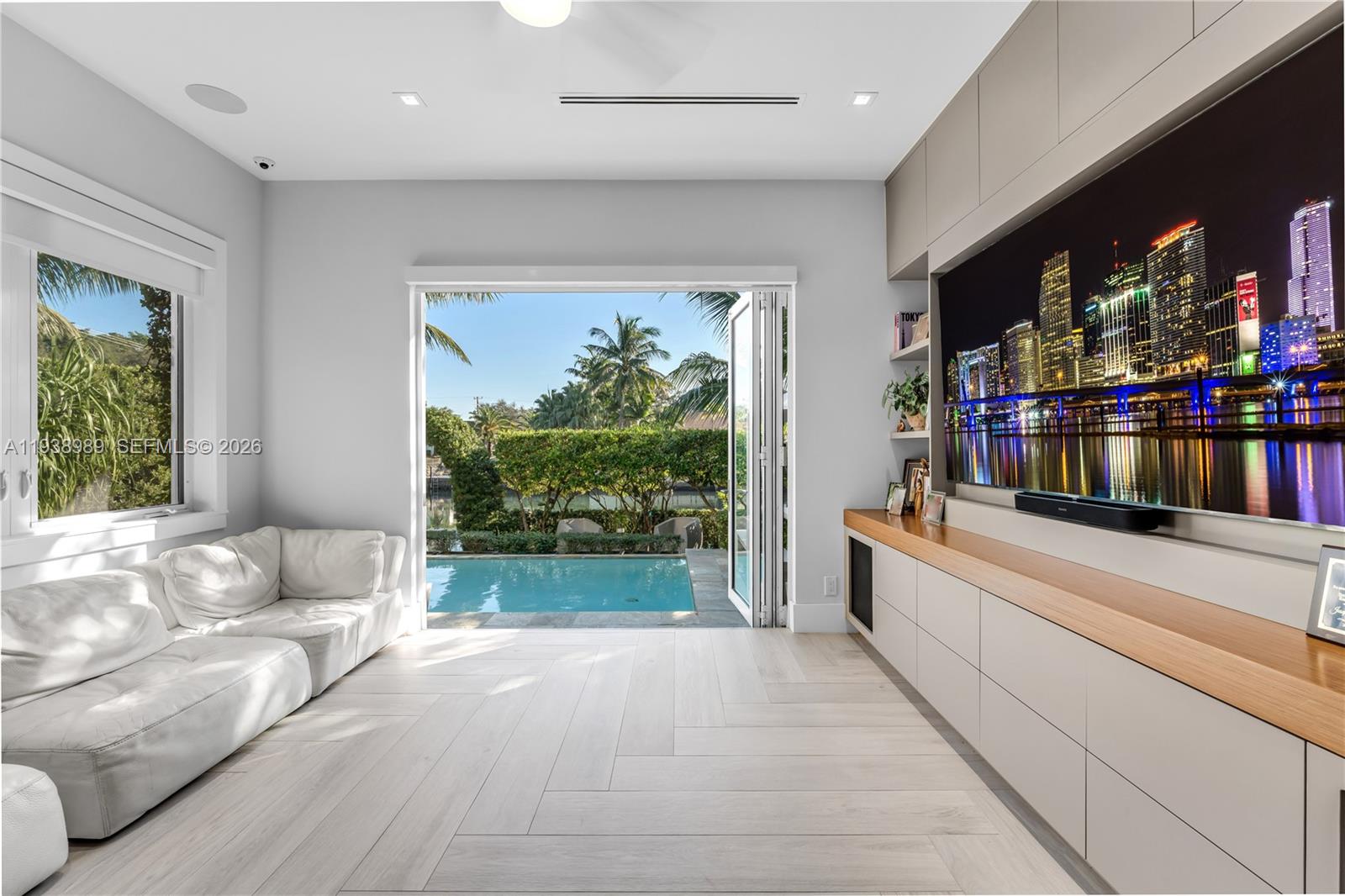 4819 University Drive # 4819