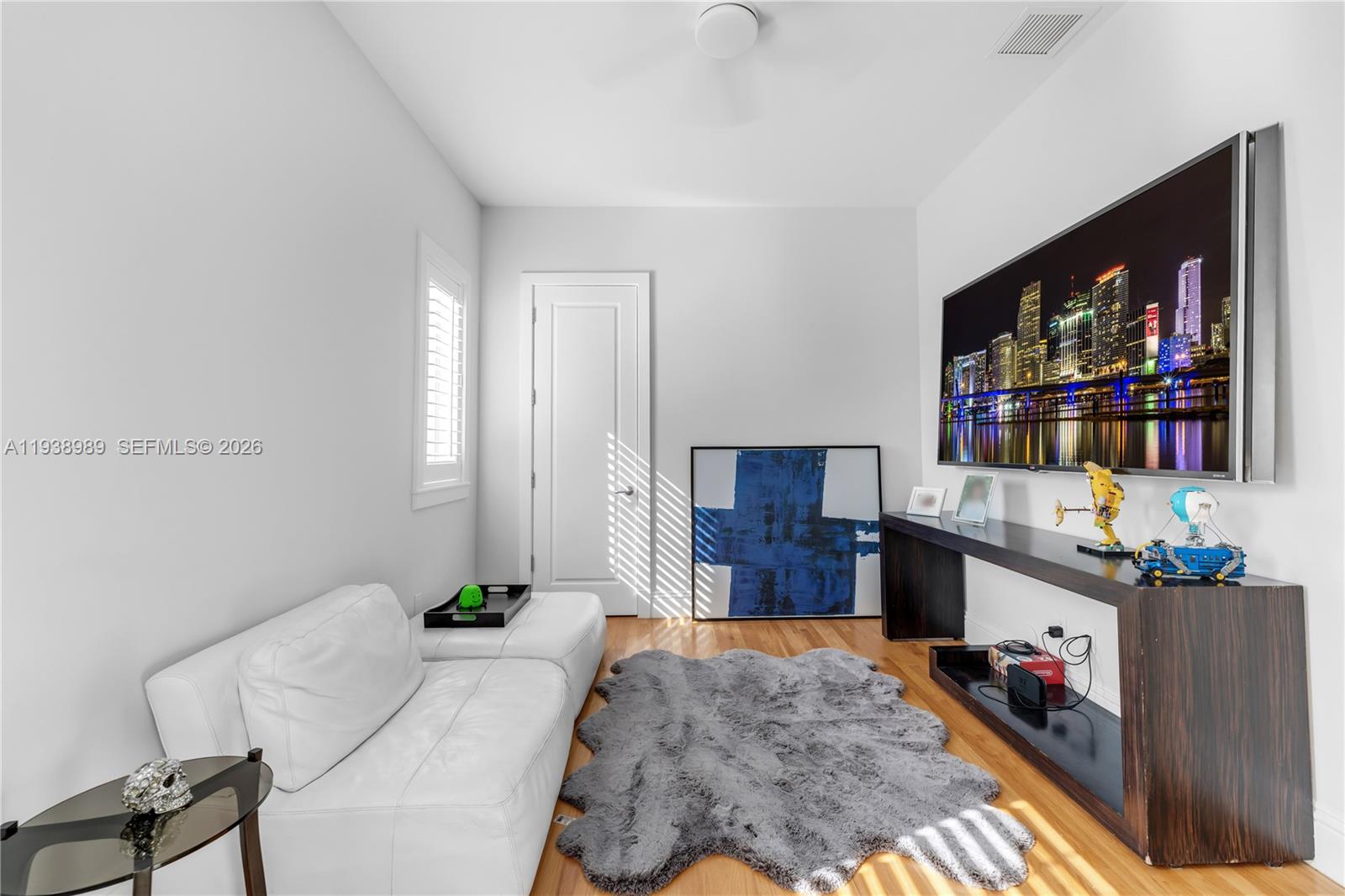 4819 University Drive # 4819