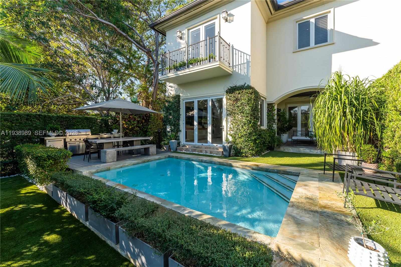 4819 University Drive # 4819