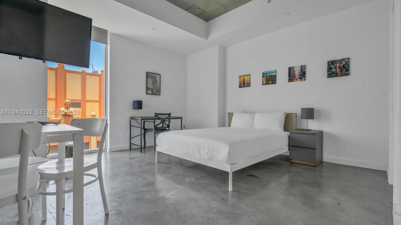 151 SE 1st St # 1403