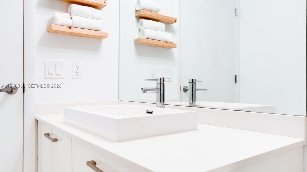 151 SE 1st St # 1403