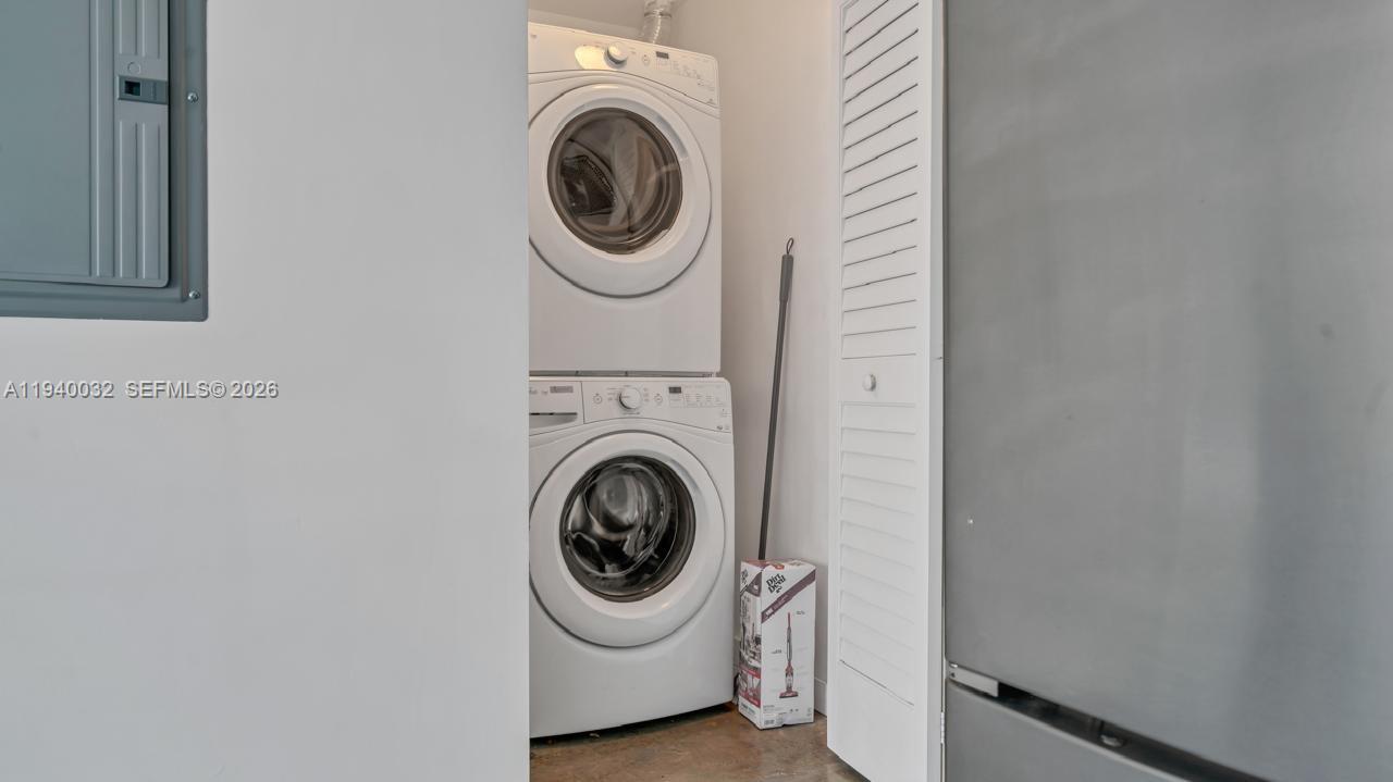 151 SE 1st St # 1403