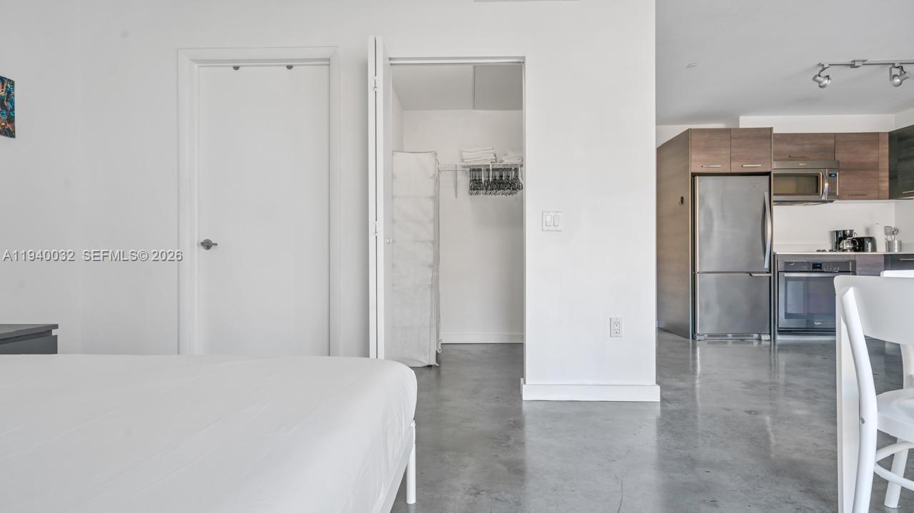 151 SE 1st St # 1403