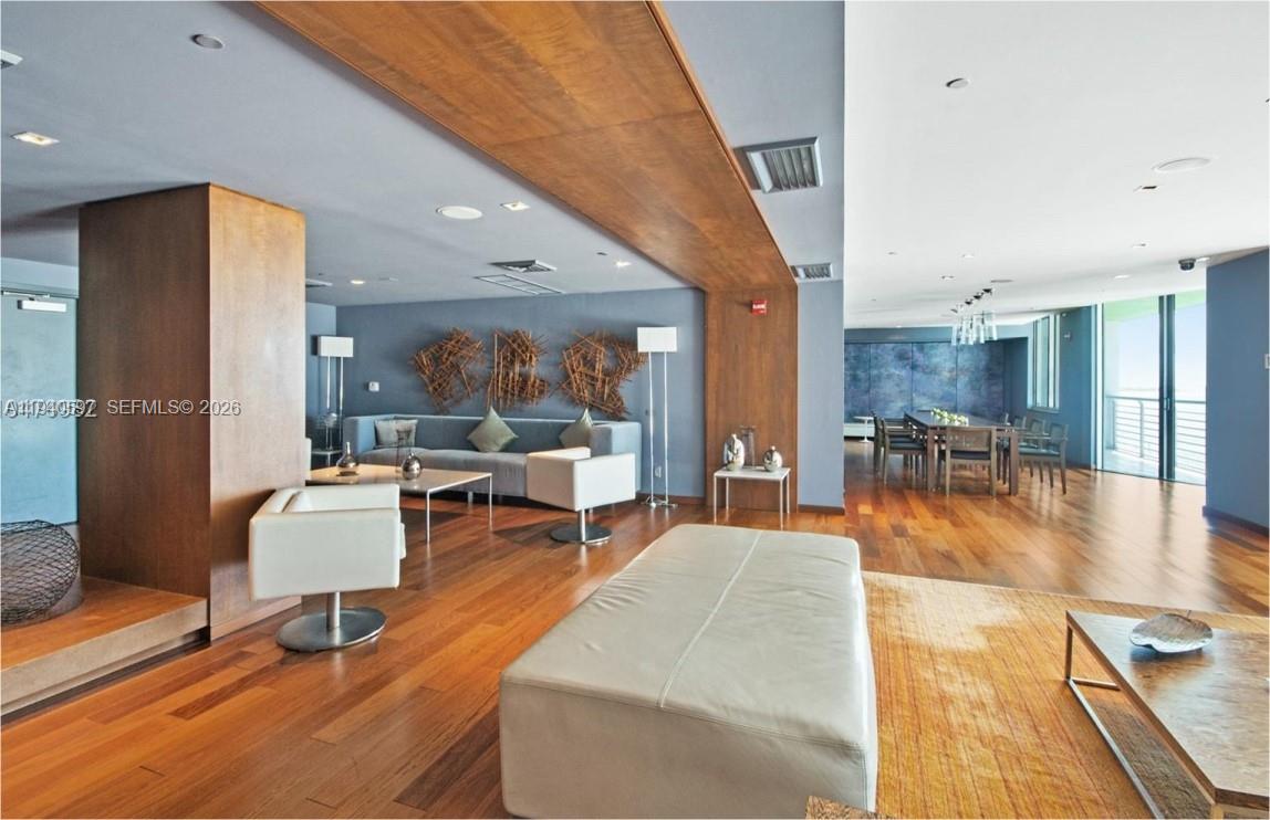 335 S Biscayne Blvd # 2910