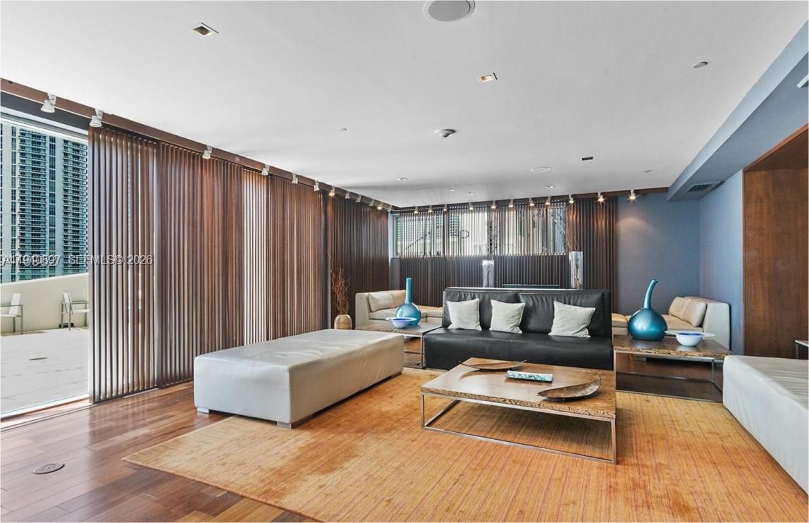 335 S Biscayne Blvd # 2910