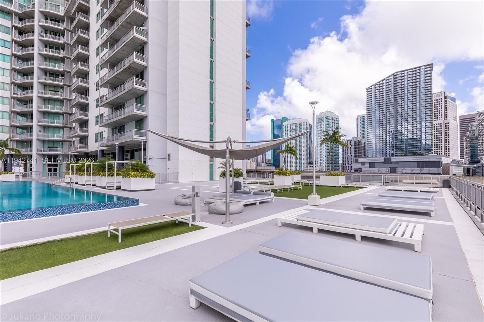 690 SW 1st Ct Unit: PHI17