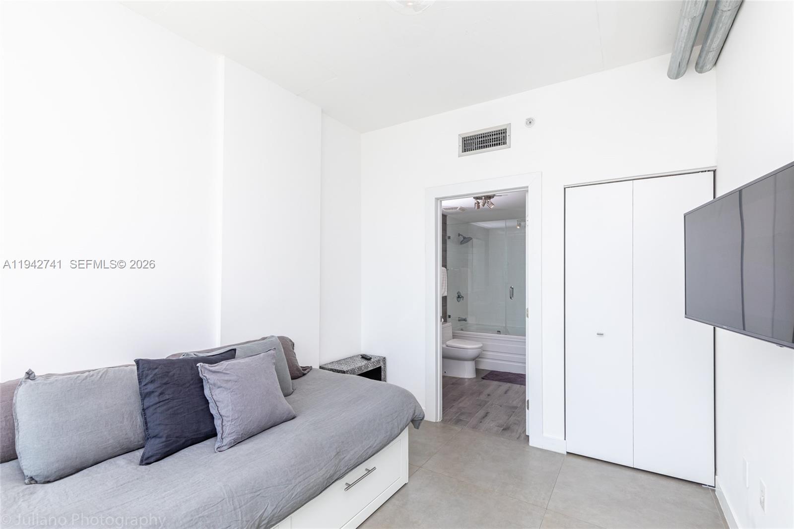 690 SW 1st Ct Unit: PHI17